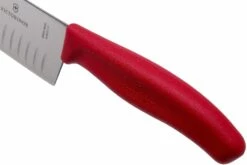Victorinox SwissClassic 6.8521.17B Santoku Mit Kullen 17 Cm, Rot -Messer Verkäufe 2024 VT6 8521 17B 05 victorinox