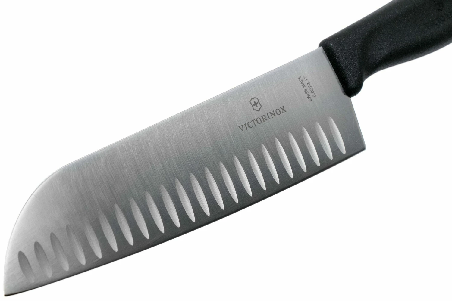 Victorinox SwissClassic 6.8523.17G Santoku Mit Kullenschliff 17 Cm, Schwarz 5 Victorinox SwissClassic 6.8523.17G Santoku Mit Kullenschliff 17 Cm, Schwarz – Bild 3